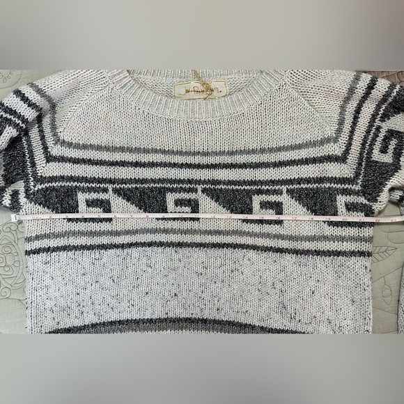 NEW Jen’s Pirate Beauty Dali Sweater 100% Polyester cream black gray pink - Picture 7 of 11